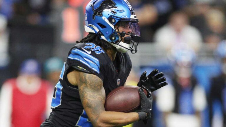 Lions Roar to NFC’s Top Spot as Gibbs Runs Wild with 4-TD Nigh